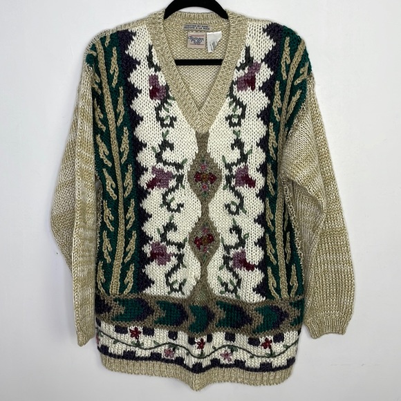 Vintage Sweaters - Vintage Huntington Ridge knitted by hand granny floral sweater